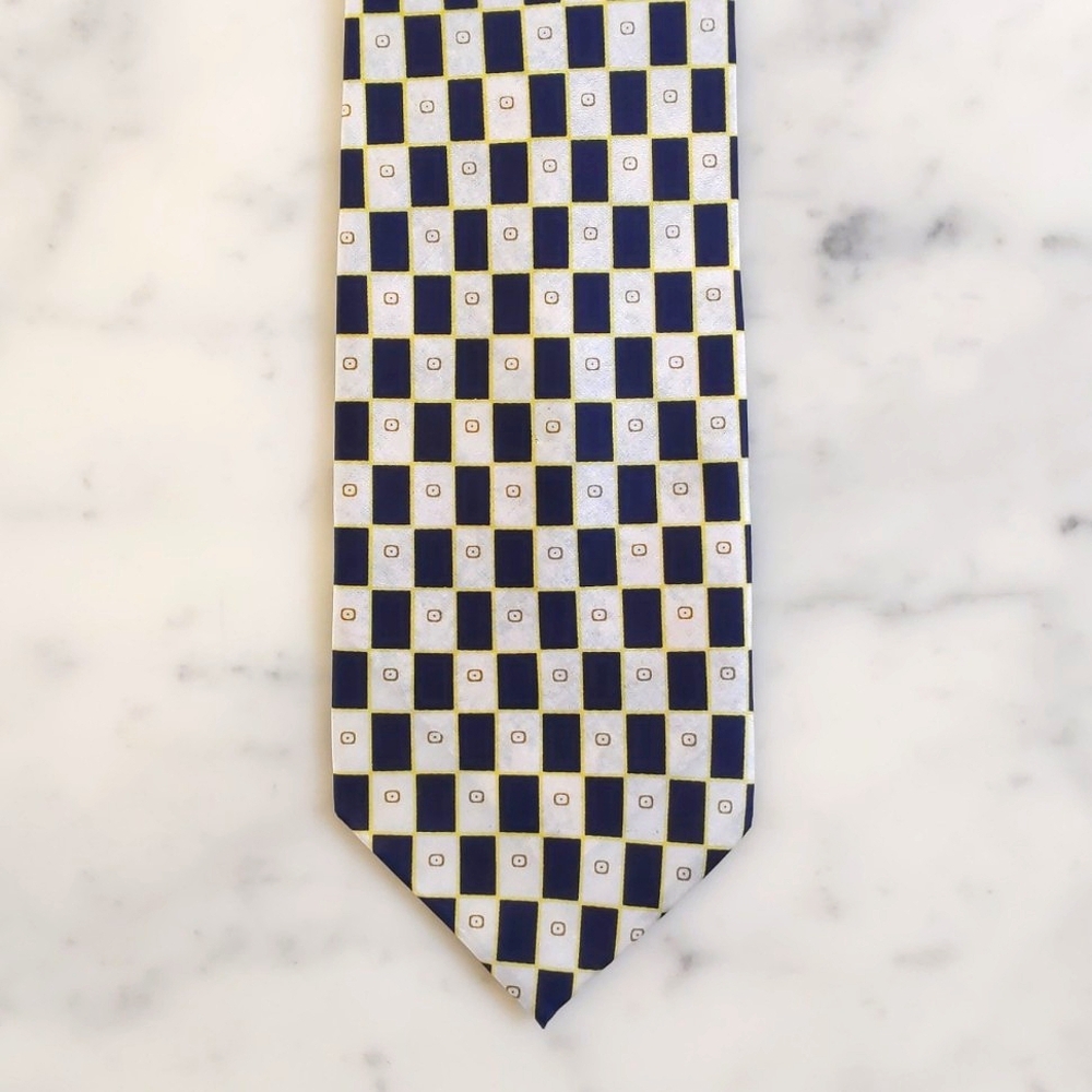 NWOT. Covona Collection 100% Silk Tie with Black and Yellow Pattern.